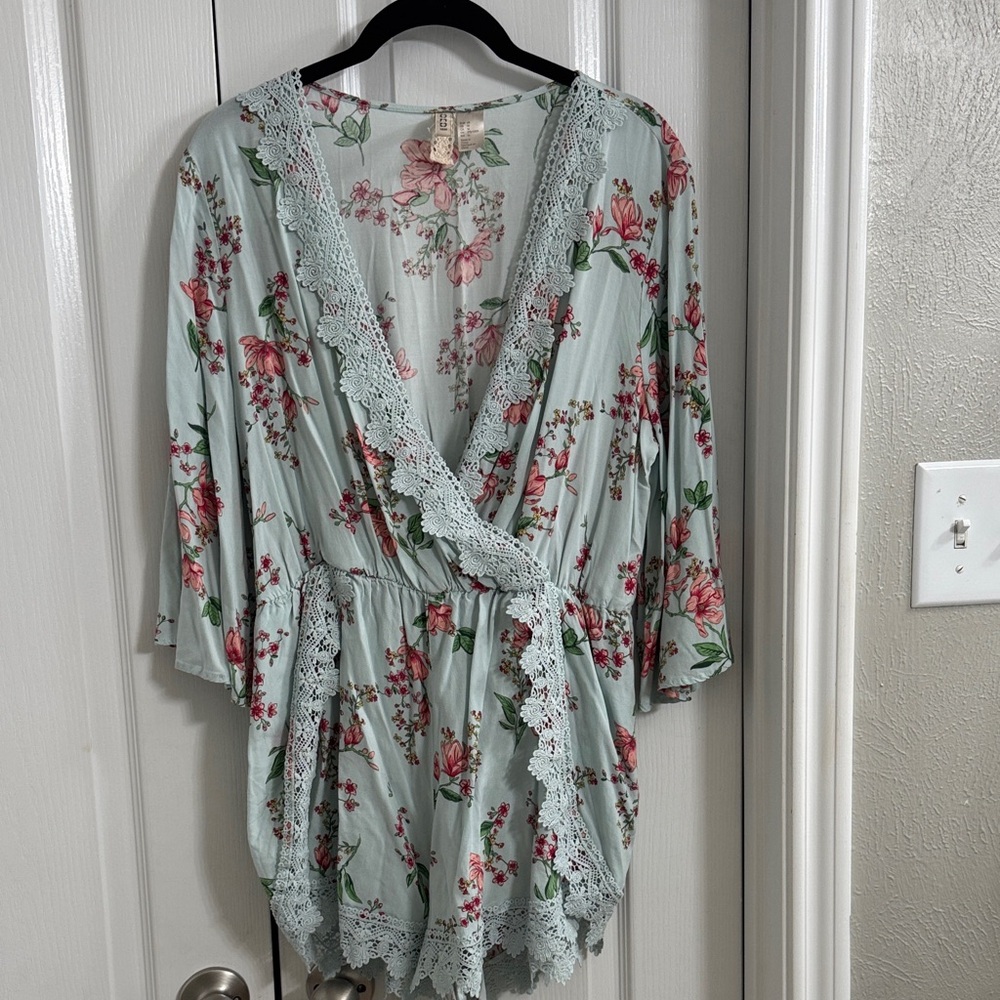H&M Divided Floral Kimono